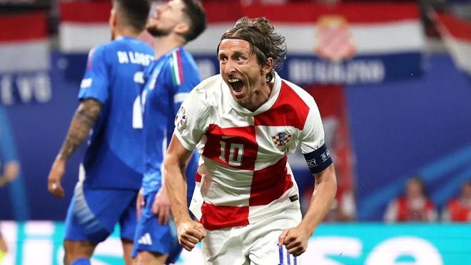 伯恩与斯凯 伯恩与斯凯